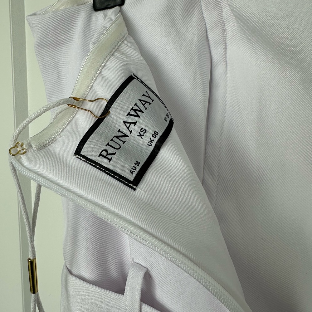 NWT Runaway the Label White Loxana Jumpsuit with Gold Belt - Size XS - Picture 12 of 14